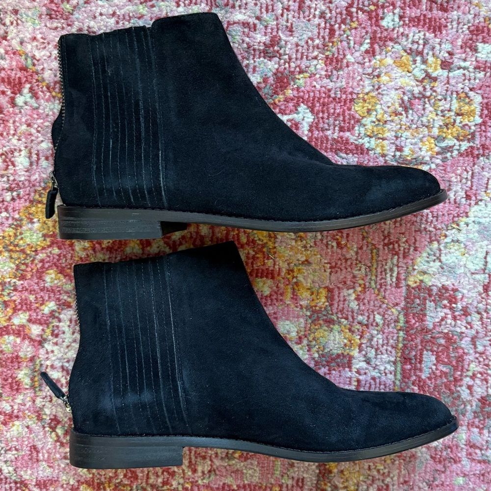Eileen Fisher like new Velvety Black  Suede Bootie Ankle Sz 9 9.5